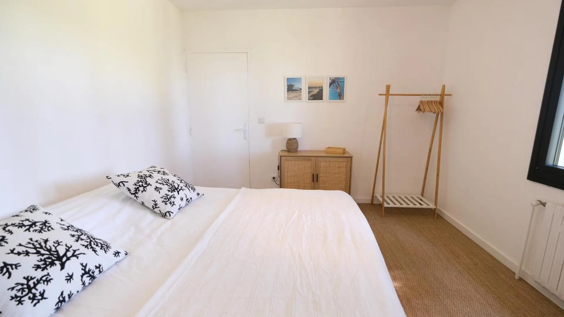 Vila Charming House With Private Pool In Lagnes, Near Isle Sur La Sorgue, In The Luberon, In Provence, For 8 People  Lagnes